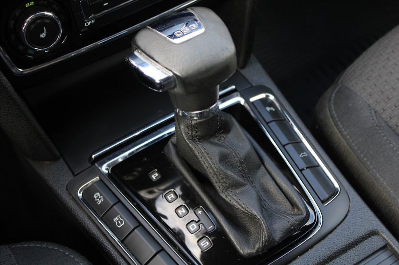 Škoda Superb 2,0 TDI  ČR,AUTOMAT,ELEGANCE - fotka 15 z 29