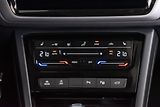 Volkswagen Touran 2.0TDI DSG*TAŽNÉ*7.MÍST*ČR 1.M - náhled 27