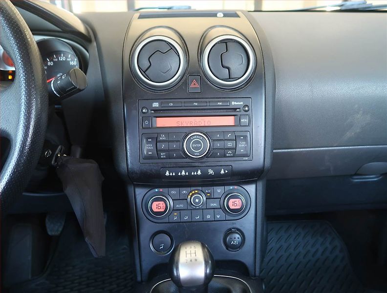 Nissan Qashqai (2007) 1.6, nová STK, zamluveno - fotka 12 z 16