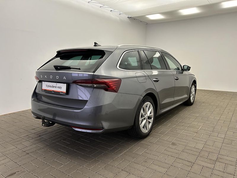 Škoda Octavia 1.5 TSI Top selection - fotka 2 z 25