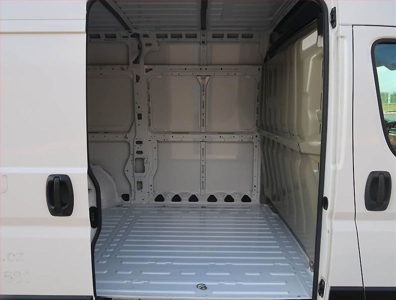 Peugeot Boxer (2024) 2.2 BlueHDi, L2H2, 1.0t, ČR - fotka 12 z 14
