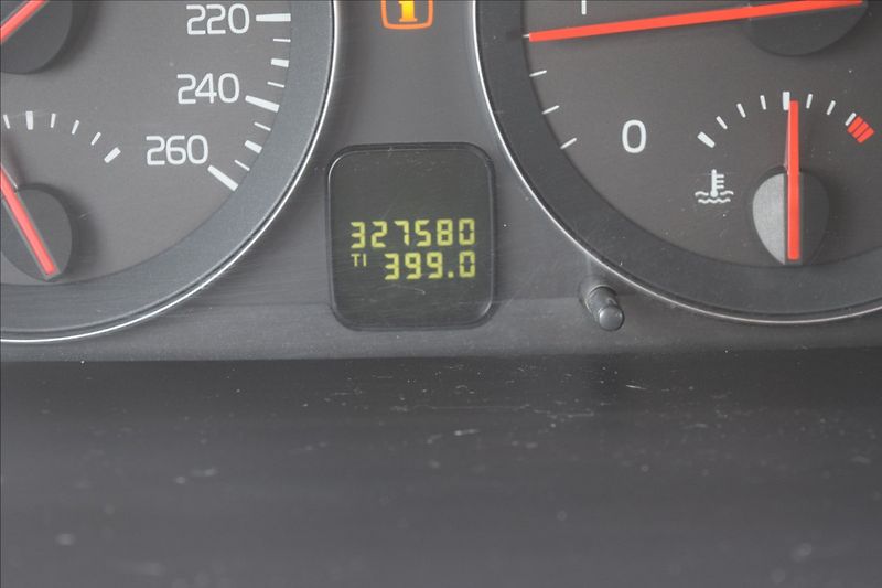 Volvo C30 1,6 80KW PO SERVISE - fotka 23 z 35