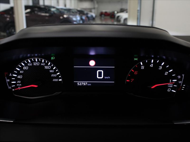 Peugeot 2008 1,2 PT 74kW 2.maj.ČR 52tkm. - fotka 22 z 22