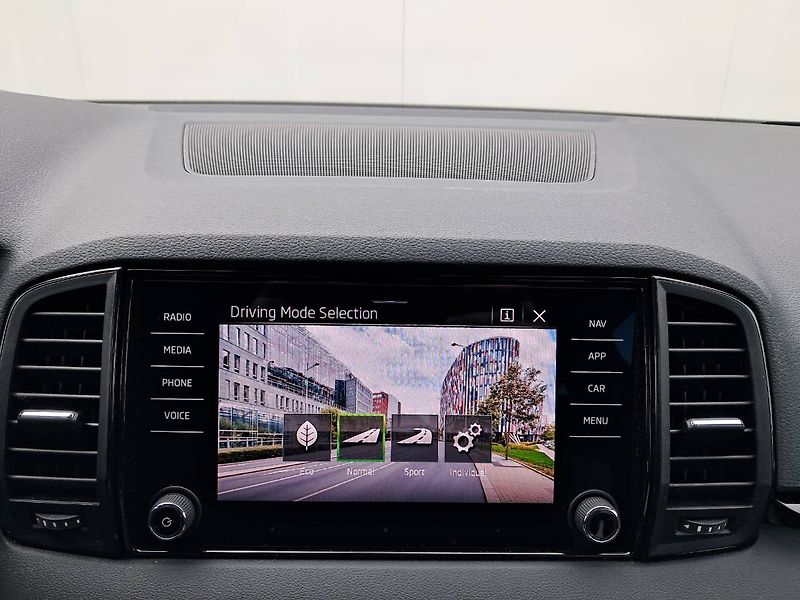 Škoda Karoq (2025) Sportline 2.0 TDI / 110 kW  DS - fotka 13 z 30