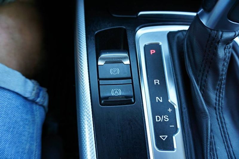 Audi A4 (2013) S-LINE 2,0 TDI 130 kW - fotka 38 z 63