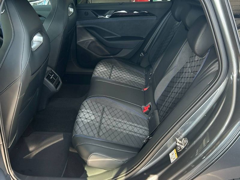 Volkswagen Passat (2026) 2.0 TDI R-Line - fotka 11 z 35