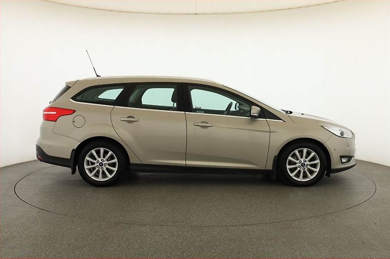 Ford Focus (2016) 2.0 TDCi, Serv.kniha, Navi - fotka 6 z 18
