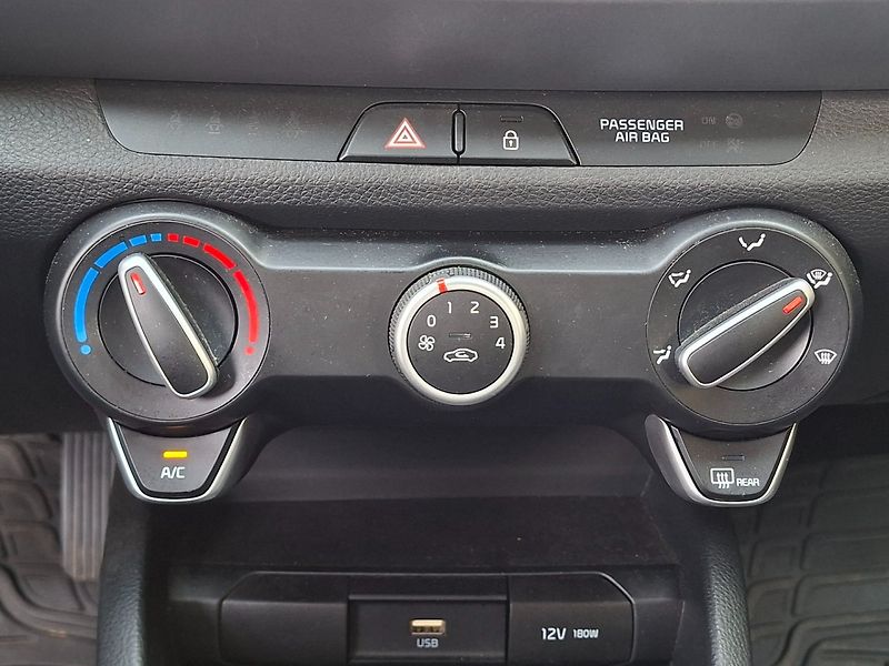 Kia Stonic (2021) 1.2i 61kW COMFORT -1.MAJITEL - fotka 15 z 30
