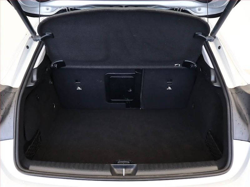 Mercedes-Benz GLA (2018) 200 d 4MATIC, 4X4 - fotka 12 z 19