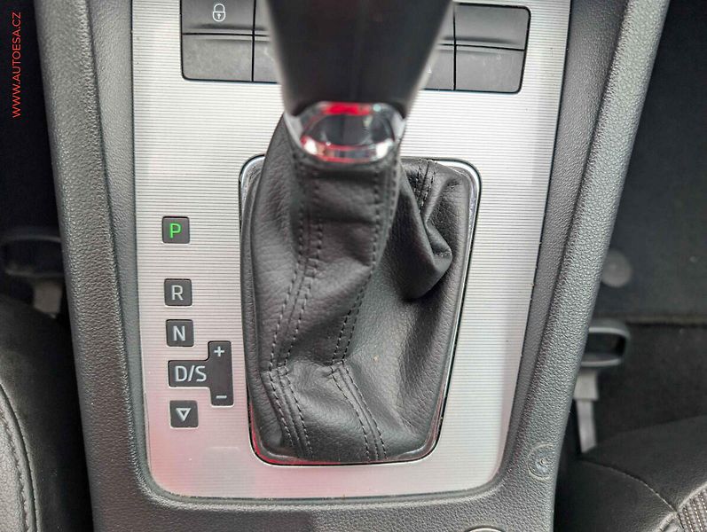 Škoda Octavia (2015) 1.4 TSi, Elegance, DSG, +kola - fotka 22 z 22