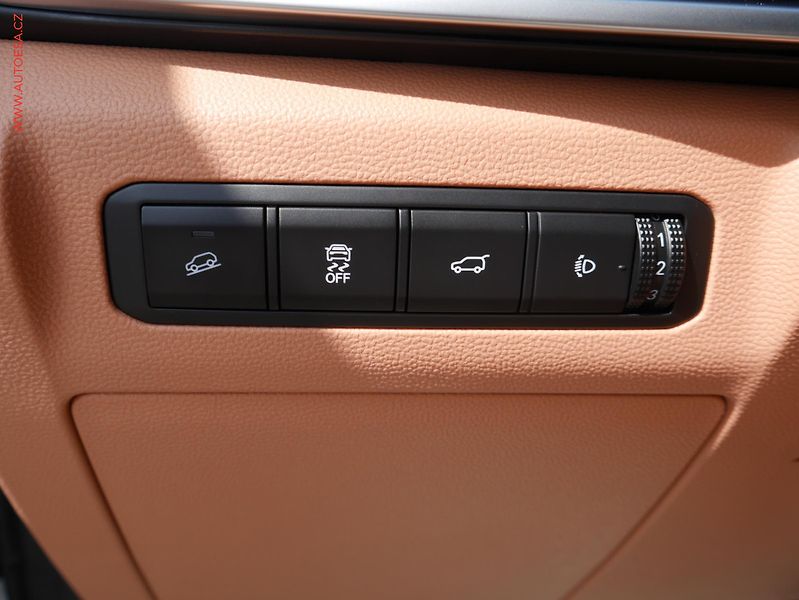 BAIC X75 (2025) 1.5T, ČR, AT, LED, panorama - fotka 16 z 25