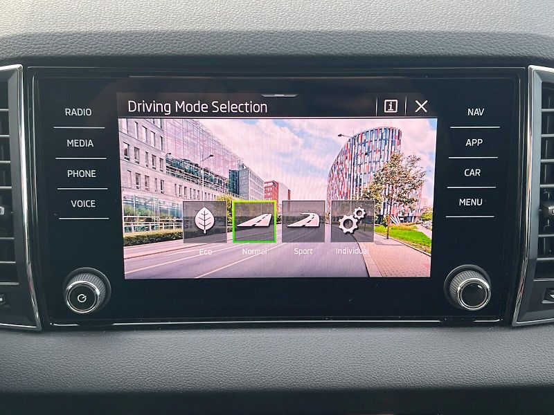 Škoda Karoq (2025) Top Selection 1.5TSi 110kW 7°a - fotka 26 z 33
