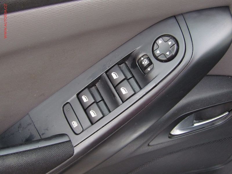 Citroën C4 Picasso (2013) 1.6 HDi, AC, navi, park.asist - fotka 11 z 20