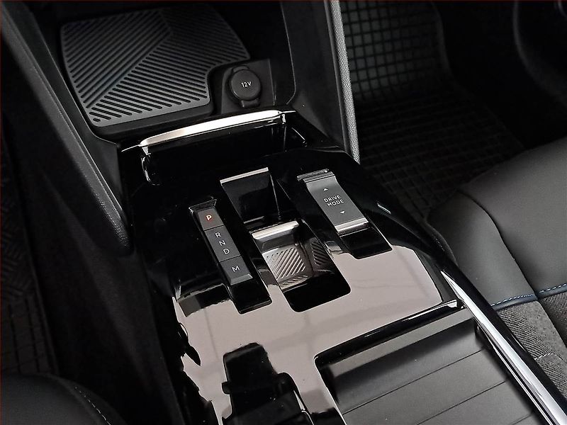 Citroën C4 X (2023) Feel Pack 1.2 PureTech - fotka 13 z 19
