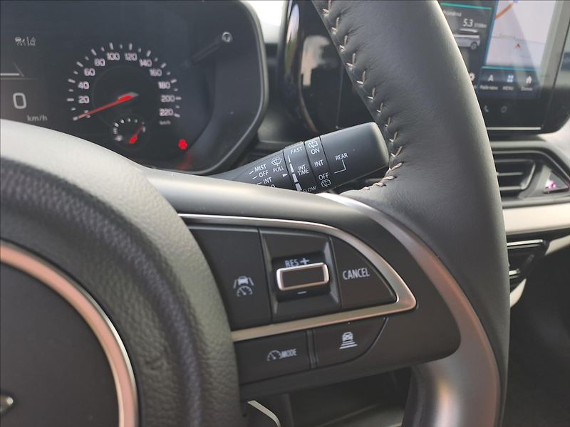 Suzuki Swift 1,2 PREMIUM HYBRID MY26 - fotka 12 z 20