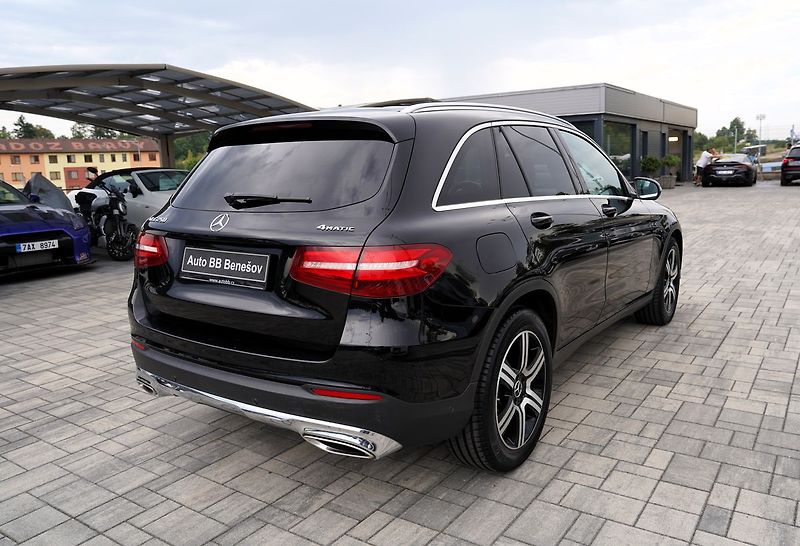 Mercedes-Benz GLC 250i 4Matic/kůže/Led/9AT/ČR - fotka 6 z 43