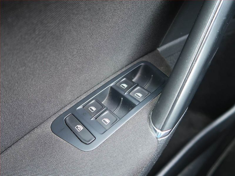 Volkswagen Golf (2014) 1.6 TDI, Navi, Tempomat - fotka 18 z 19