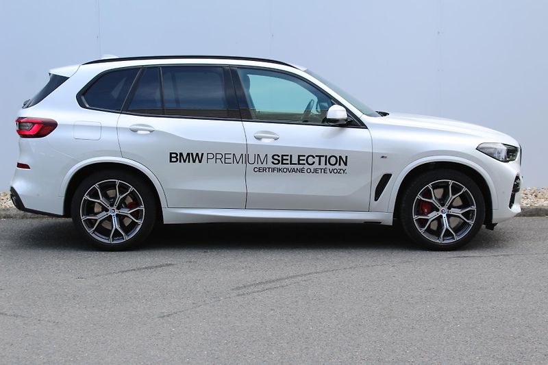 BMW X5 M50i - fotka 3 z 24