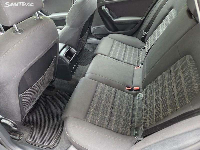Audi A4 (2015) 2.0TDI 140kw S line Quattro - fotka 21 z 39