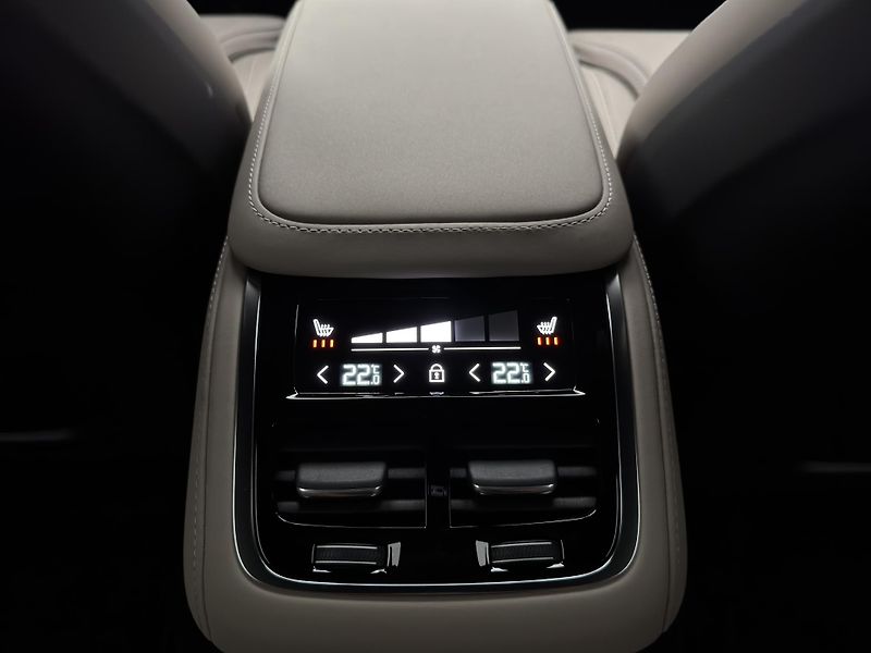 Volvo XC90 (2026) T8 AWD Plug-in DARK PLUS 7m - fotka 19 z 28
