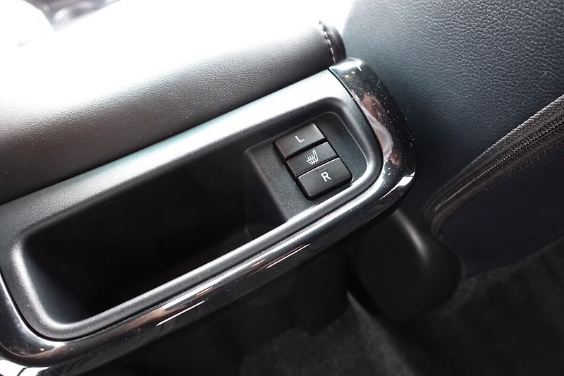 Toyota Hilux 2,8 D4-D Invincible Sport A/T - fotka 21 z 34