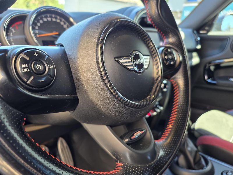 Mini Cooper S 2.0-JOHN COOPER S-4x4 - fotka 18 z 25