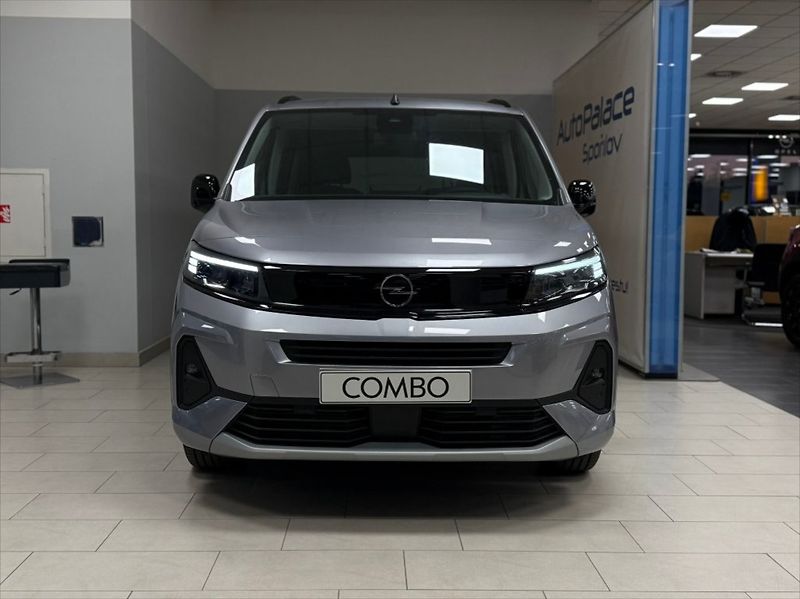 Opel Combo (2024) 1.5 Elegance Plus L2H1 AT8 - fotka 2 z 11