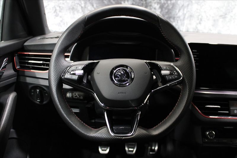 Škoda Kamiq 1,5 TSI 110kW Monte Carlo - fotka 22 z 34