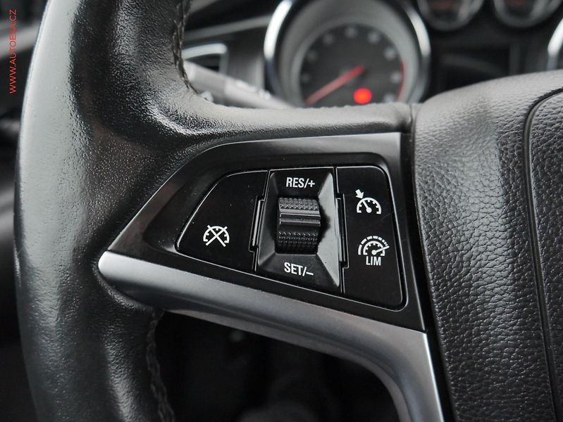 Opel Cascada (2013) 1.4i, AC, výhřev sed - fotka 12 z 21