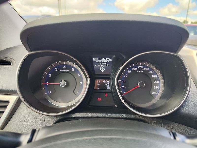 Hyundai i30 1.6i/88kW - fotka 14 z 25