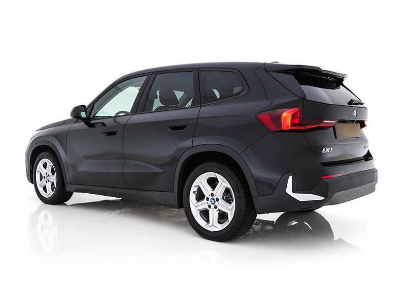 BMW iX1 (2023) xDrive30 65 kWh 4×4 - fotka 3 z 14