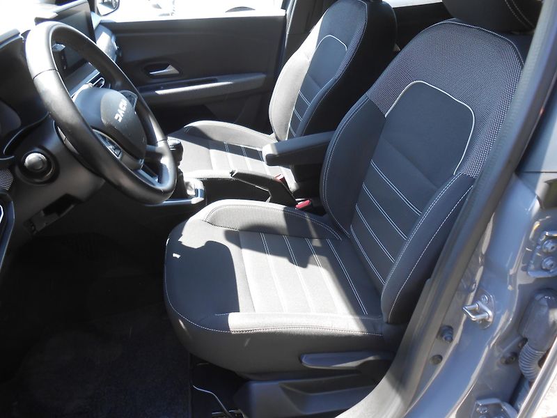 Dacia Sandero 1.0TCe+LPG,KLIMA,LED!! - fotka 29 z 41