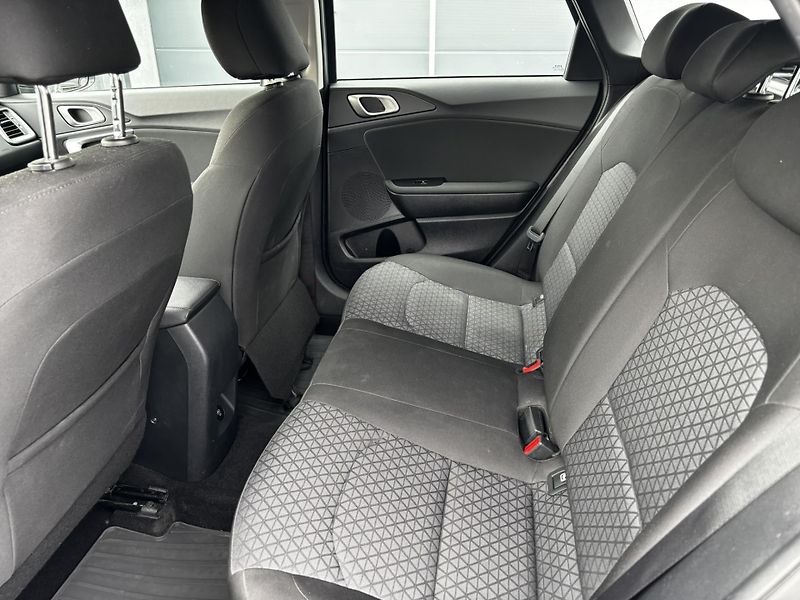 Kia Ceed (2023)  SW Spin 1.5 T-GDI (118 kW) - fotka 12 z 13