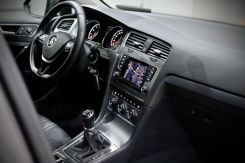 Volkswagen Golf 7 Variant 1.4 TSI 92 kW - fotka 13 z 36