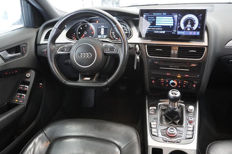 Audi A4 2,0 TDI S-LINE - fotka 22 z 30