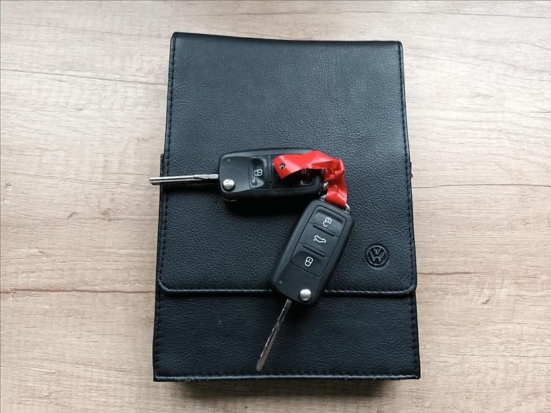 Volkswagen Golf 1,2 TSI,SERVIS,VÝHŘEV,PARKING - fotka 34 z 44