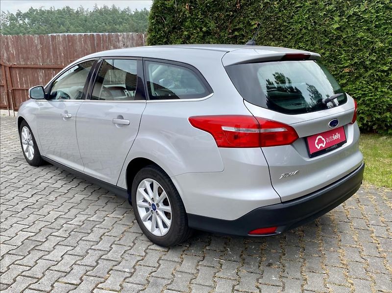 Ford Focus 1,5 TDCi NAVI VÝHŘEV - fotka 3 z 43