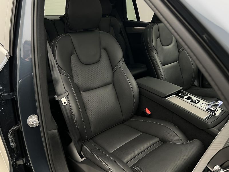 Volvo XC90 T8 AWD RECHARGE ULTRA BRIGHT - fotka 23 z 51