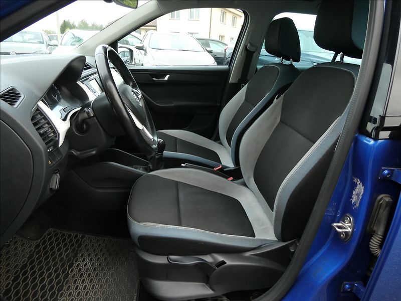Škoda Fabia 1,2 TSi 2xkola,auto klima,temp - fotka 16 z 42