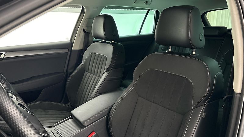 Škoda Superb 2.0 TDI DSG 4x4 Style Combi - fotka 15 z 31