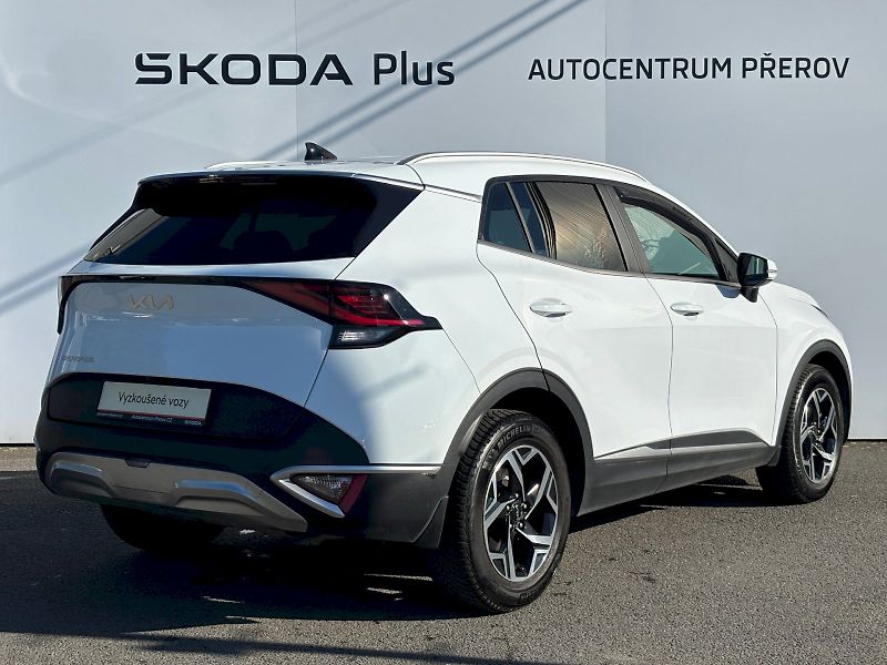 Kia Sportage (2022) 1.6 T-GDI 110kW - fotka 2 z 35