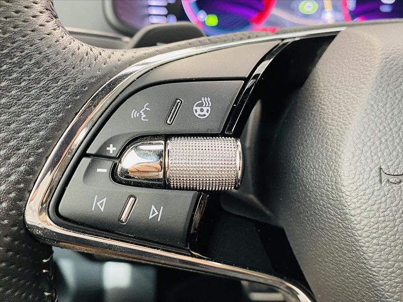 Škoda Karoq 1,5 TSI 110kW DSG SportLine - fotka 18 z 23