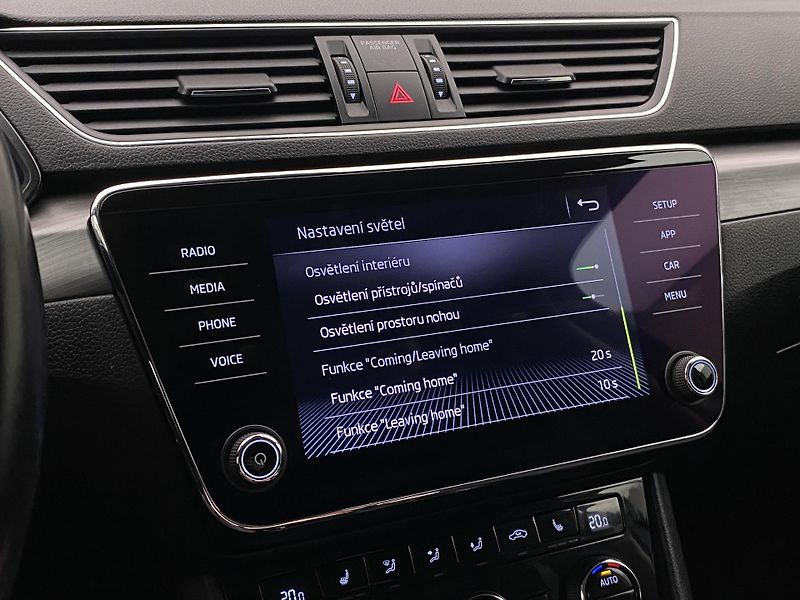 Škoda Superb 2.0TDI 140kW STYLE 4x4 DSG CZ - fotka 49 z 52