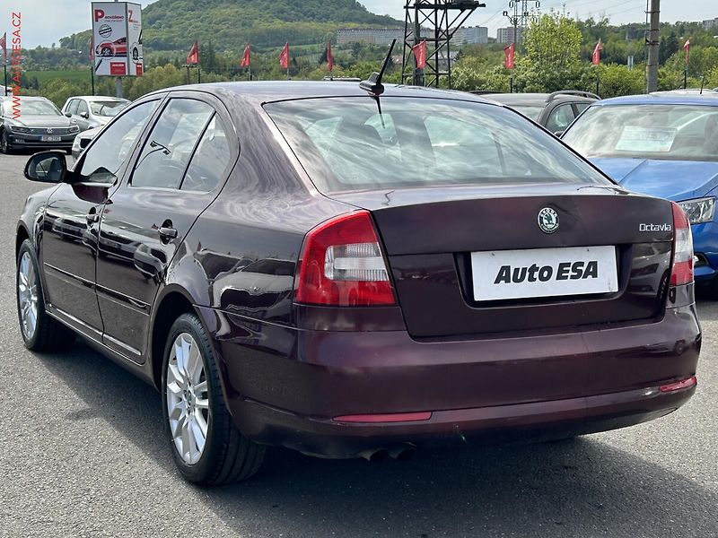 Škoda Octavia (2012) 2.0 TDi, ČR, L&K, servis - fotka 6 z 18