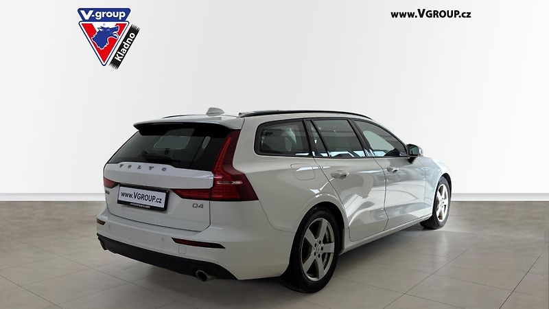 Volvo V60 (2018) D4 MOMENTUM + EL. TAŽNÉ - fotka 4 z 33