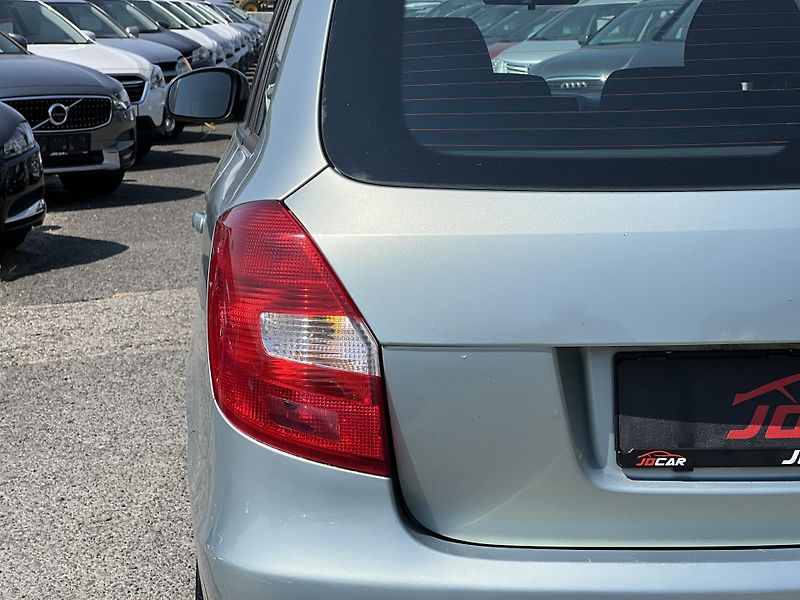 Škoda Fabia 1.6TDi 55KW KLIMA ALU PŮVOD ČR - fotka 32 z 34
