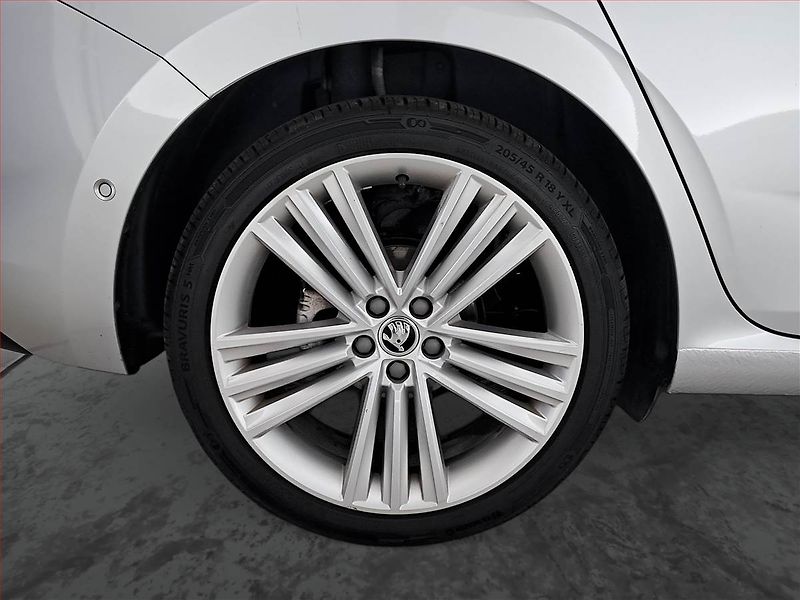 Škoda Scala (2019) 1.0 TSI, Tempomat - fotka 14 z 20