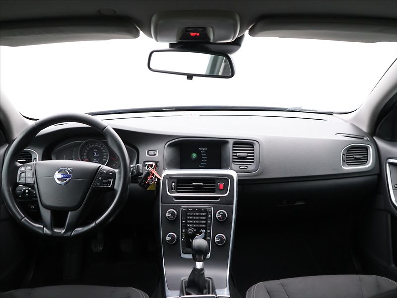 Volvo V60 1,6 D2 84kW Kinetic - fotka 25 z 33