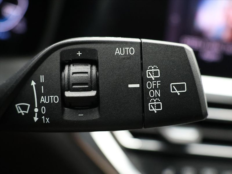 BMW Řada 3 2,0 330e xDrive M-Paket Laser - fotka 22 z 40