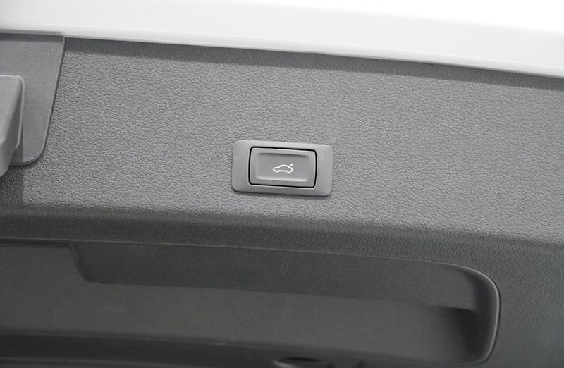 Audi Q8 e-tron 55 Q Panorama Kamera Ambient  - fotka 8 z 17